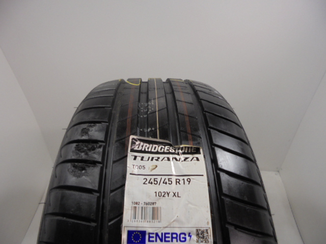 Bridgestone T005 pneumatiky