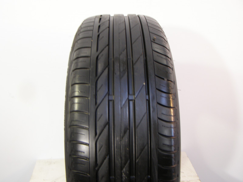 Bridgestone T001 pneumatiky