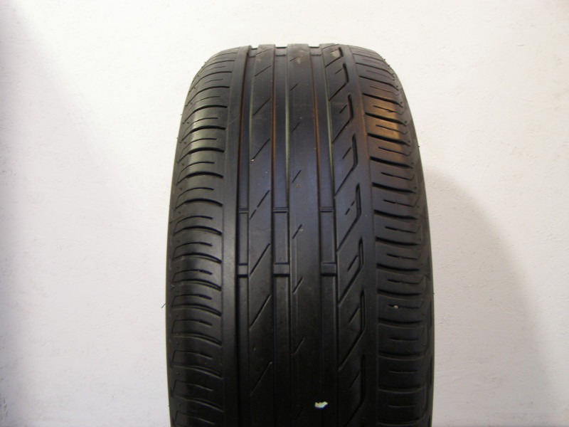 Bridgestone T001 pneumatiky